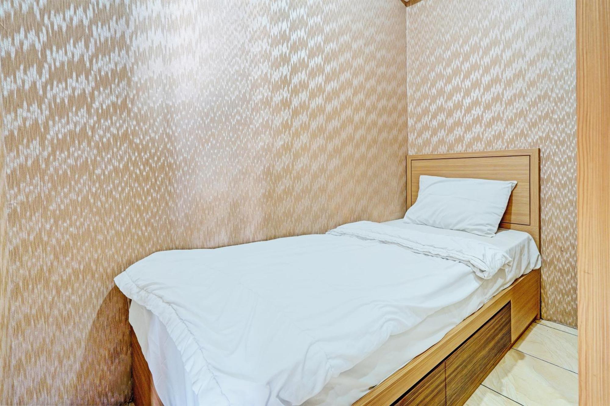 Oyo Life 93170 Apartement Gateway Cicadas By Mr Pro Bandung Exterior photo
