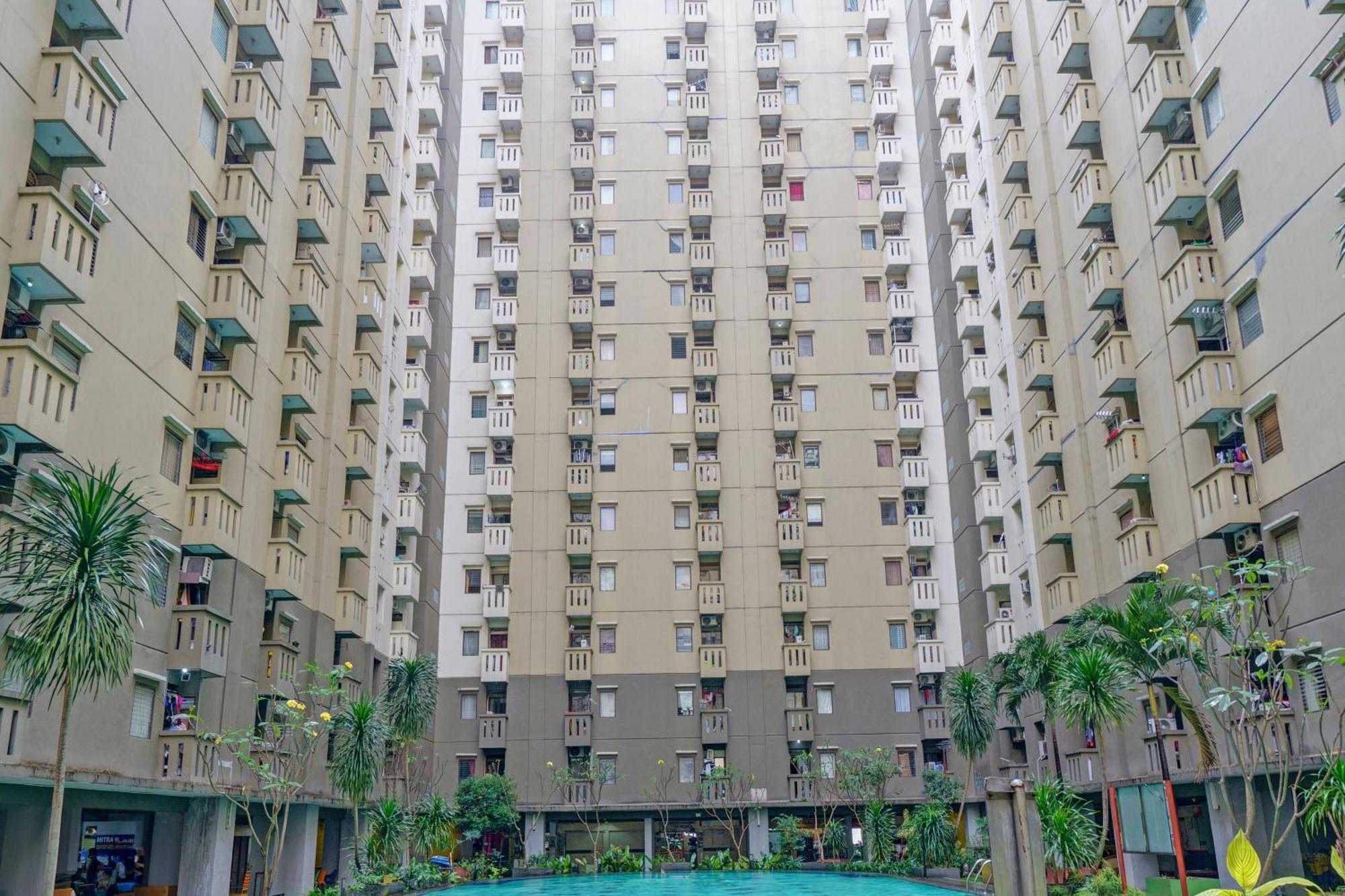 Oyo Life 93170 Apartement Gateway Cicadas By Mr Pro Bandung Exterior photo