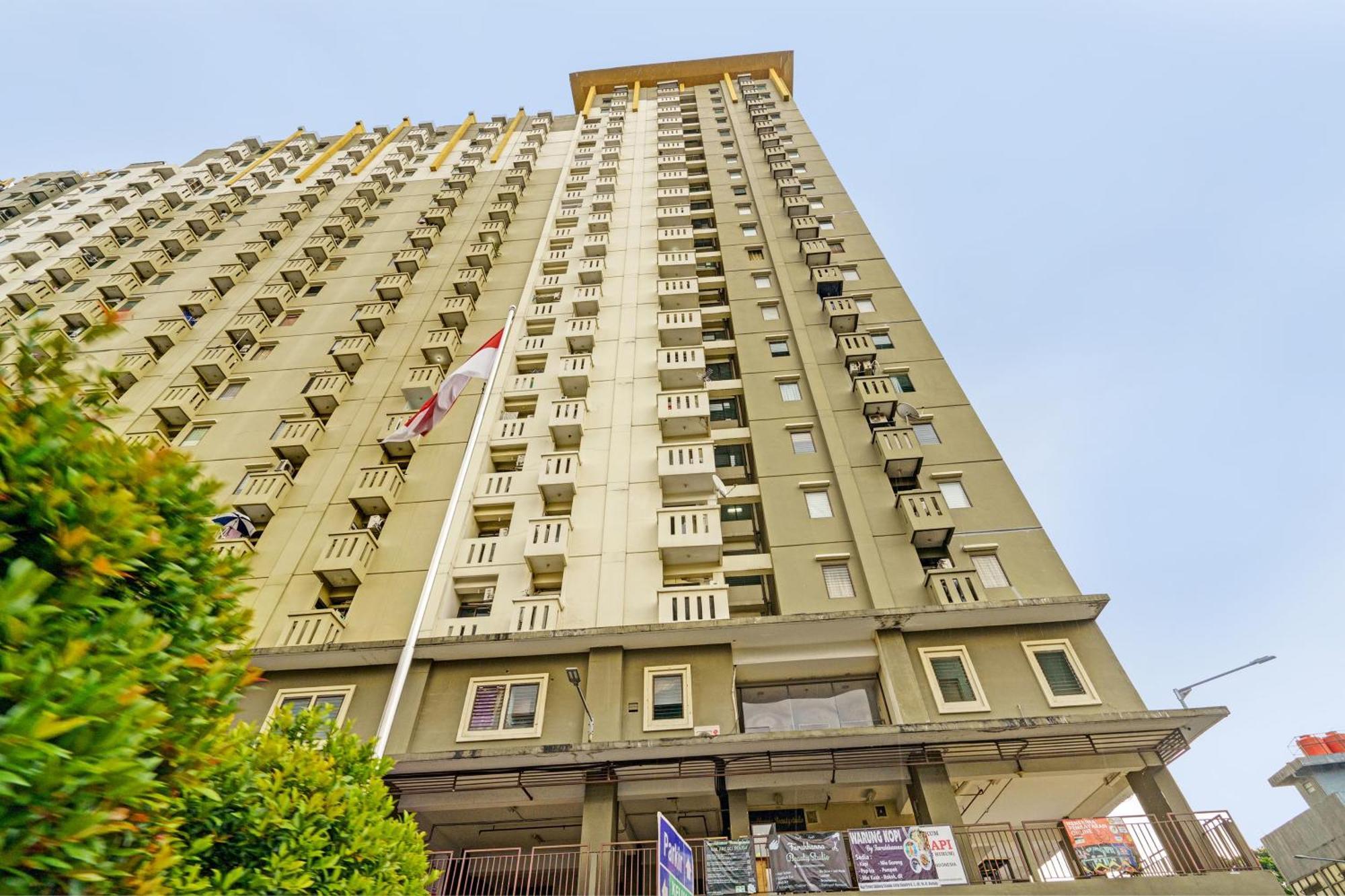 Oyo Life 93170 Apartement Gateway Cicadas By Mr Pro Bandung Exterior photo